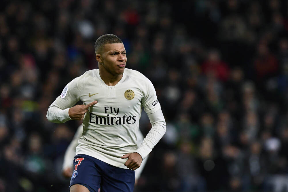 平凡岗位上的“追光者”：看10位齐鲁最美职工如何“成为照亮天空的星星”